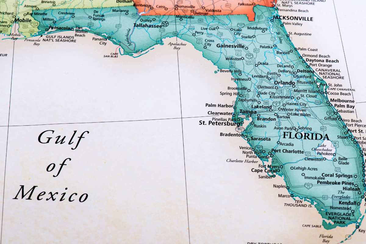 Map of Florida about where to live in Florida. North, Central, South Florida
